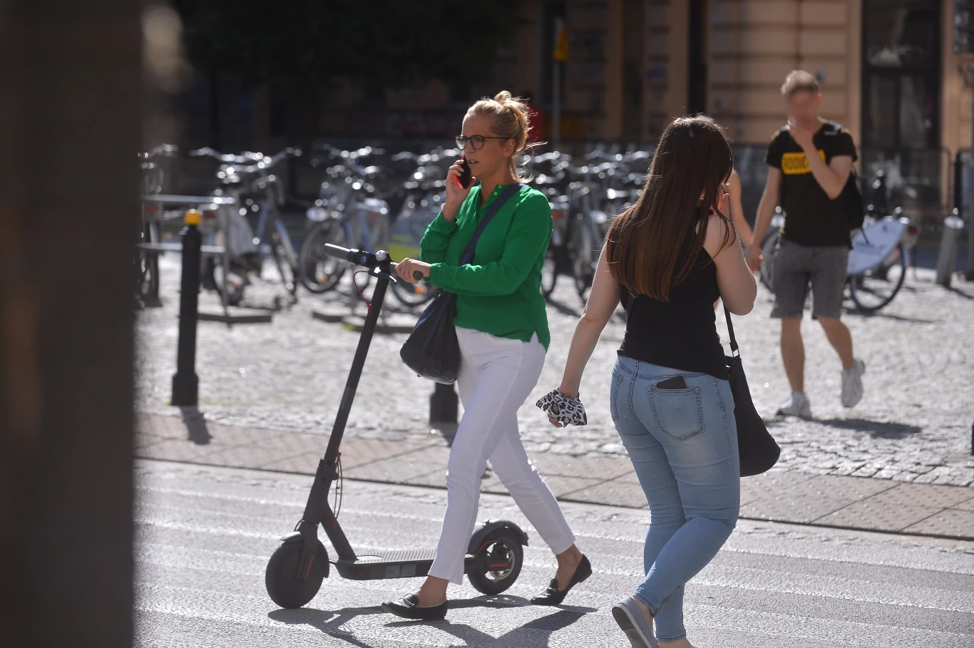 Małgorzata Trzaskowska na hulajnodze w Warszawie Małgorzata Trzaskowska na hulajnodze w Warszawie