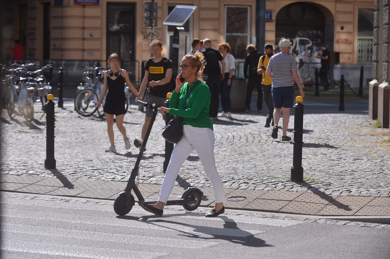 Małgorzata Trzaskowska na hulajnodze w Warszawie Małgorzata Trzaskowska na hulajnodze w Warszawie