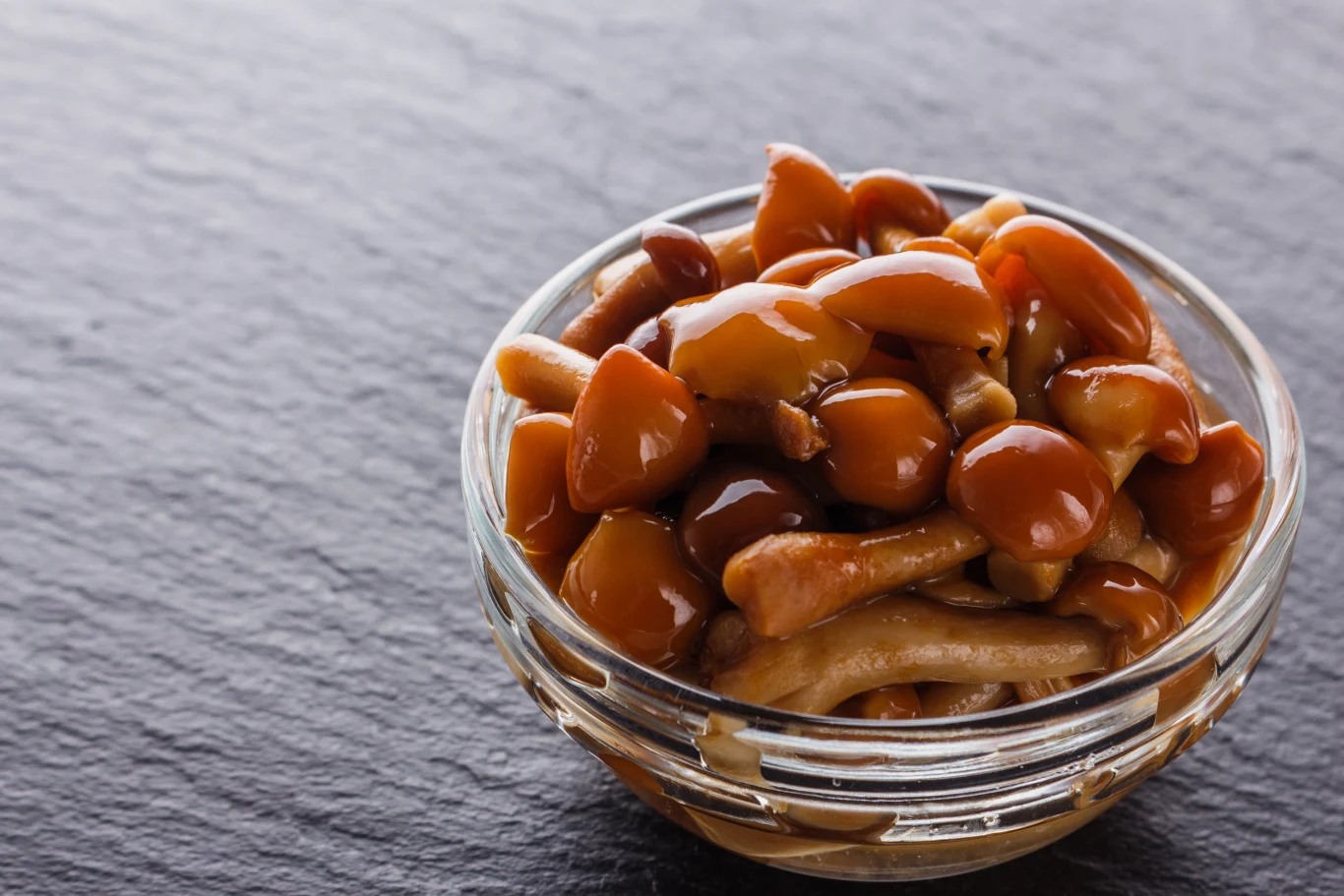 Jeśli wolisz bardziej zdecydowany smak, możesz zwiększyć ilość octu.