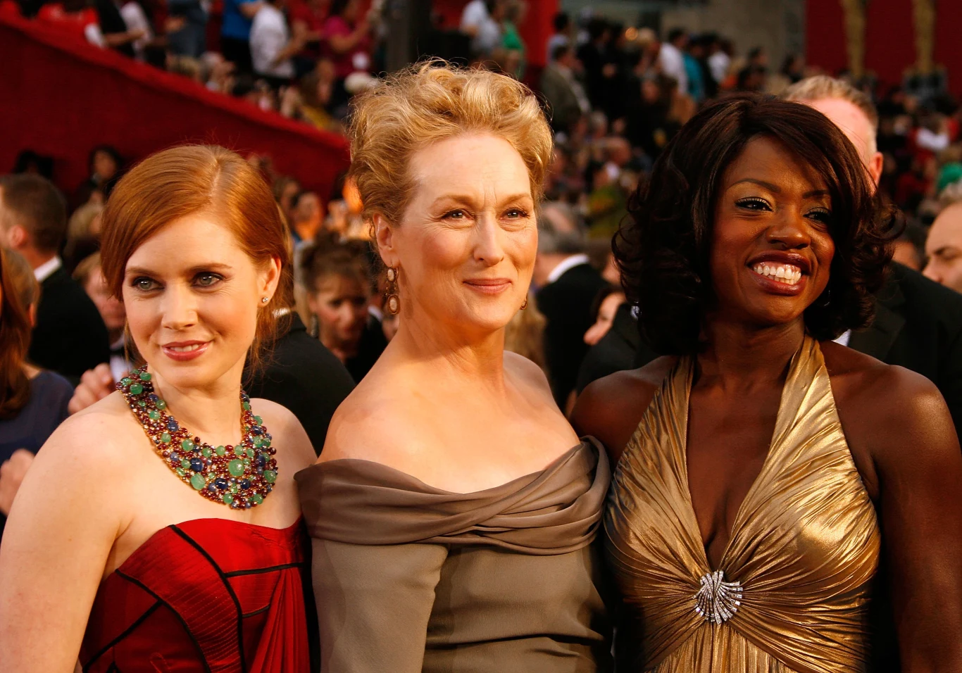 Pytana o to, dlaczego przyjęła tę rolę, Davis szczerze przyznała, że chciała zaistnieć w branży filmowej. I zaznacza, że darzy ogromną sympatią aktorki, które partnerowały jej na planie. W pozostałych rolach wystąpiły Emma Stone, Jessica Chastain, Allison Janney i Bryce Dallas Howard. "Zawarte przeze mnie przyjaźnie będą trwać do końca życia. Współpraca z tymi niezwykłymi ludźmi była cudownym doświadczeniem" - zapewnia aktorka.