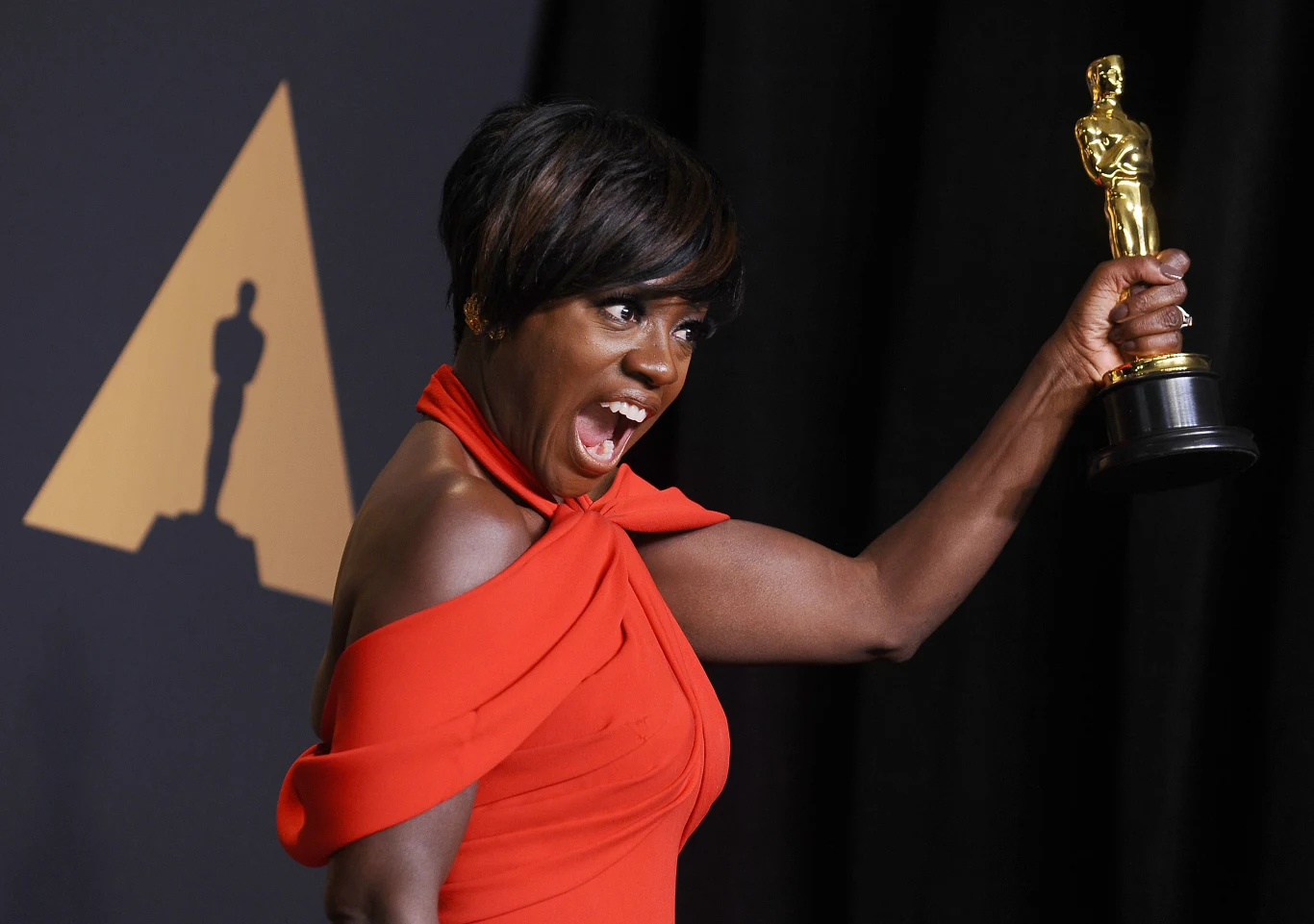 Viola Davis należy do grona najbardziej cenionych aktorek, nawet jeśli na ekranie pojawia się jedynie w rolach drugoplanowych. W 2007 roku wystąpiła w filmie "Noce w Rodanthe" u boku Richarda Gere'a oraz Diane Lane. Jej następny film "Wątpliwość", gdzie Davis zagrała z Meryl Streep, Philipem Seymourem Hoffmanem i Amy Adams został bardzo wysoko oceniony przez krytykę, a sama Davis została nominowana do Oscara i Złotego Globu jako najlepsza aktorka drugoplanowa. Otrzymała również dwie nominacje do nagrody Gildii Aktorów Ekranowych: jako najlepsza aktorka drugoplanowa i najlepszy zespół aktorski w filmie.