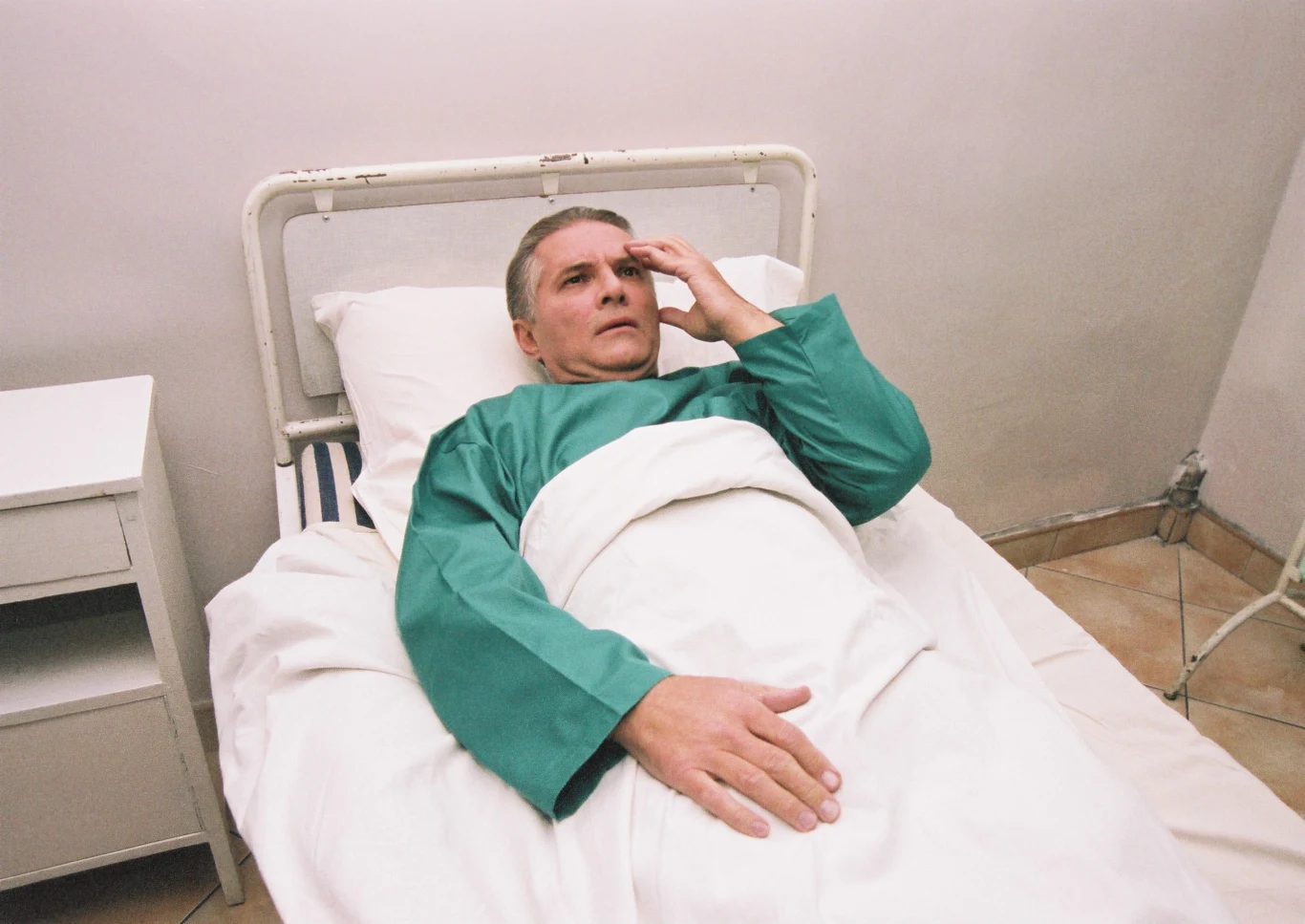 Od lat zmagał się z chorobą nowotworową. Dwukrotnie był operowany. Jest jednym z bohaterów książki "Odnaleźć dobro" Marzanny Graff-Oszczepalińskaiej, w której opowiada w formie pamiętnika o swoim osobistym spotkaniu z prawdziwym dobrem tkwiącym w człowieku.

- Choroba zmusiła mnie do zastanowienia się, jaki to wszystko ma sens. [Musiałem podjąć] próbę nadania sensu tym kilkunastu latom, które mnie czekają. Ksiądz Twardowski i Jan Paweł II - to moi nauczyciele w dochodzeniu do momentu, który czeka każdego, momentu przechodzenia na drugą stronę - powiedział w telewizyjnym wywiadzie z Markiem Nowickim.

Na zdjęciu: na planie filmu "Fałszerze. Powrót Sfory" (2006)