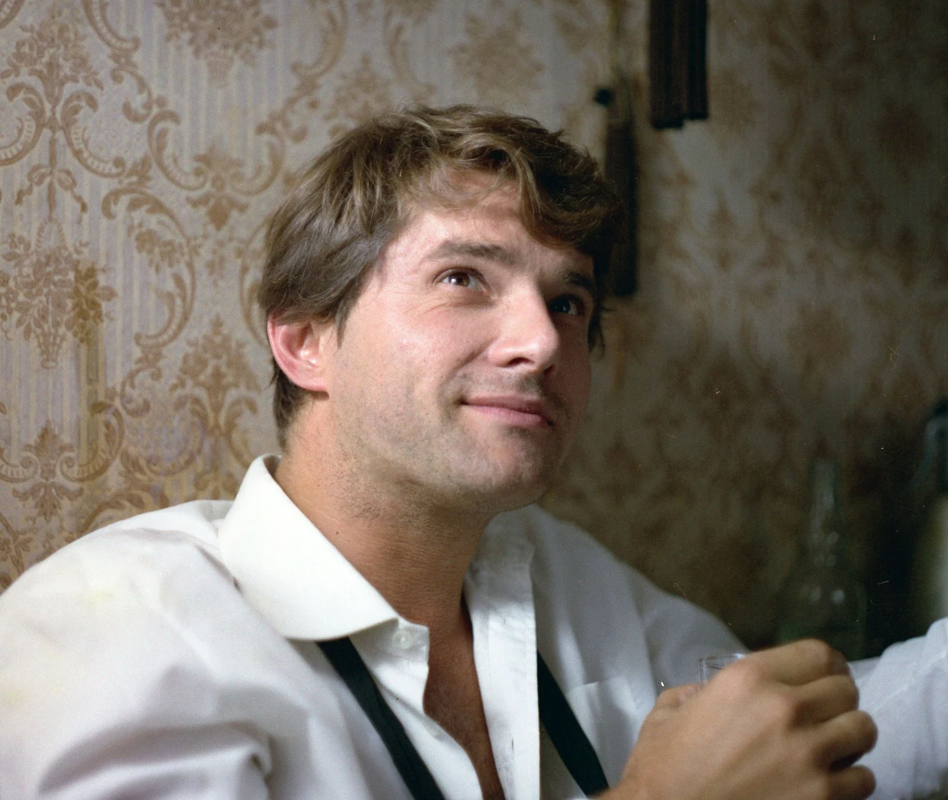 "Grając odsłaniam zakamarki własnej psychiki, w każdej postaci jest cząstka mnie samego" - przyznawał. Miał niezwykły głos, niezapomniane były recytacje poezji w jego wykonaniu. "Staram się z wierszami robić tak, by słuchacz miał wrażenie, że mówię do niego, niemalże na ucho" - zdradzał sekrety aktorskiej interpretacji.