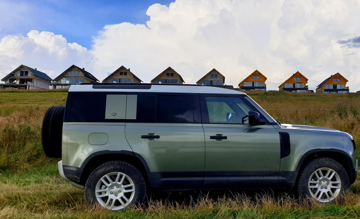 Land Rover Defender 2020 na zdjęciach