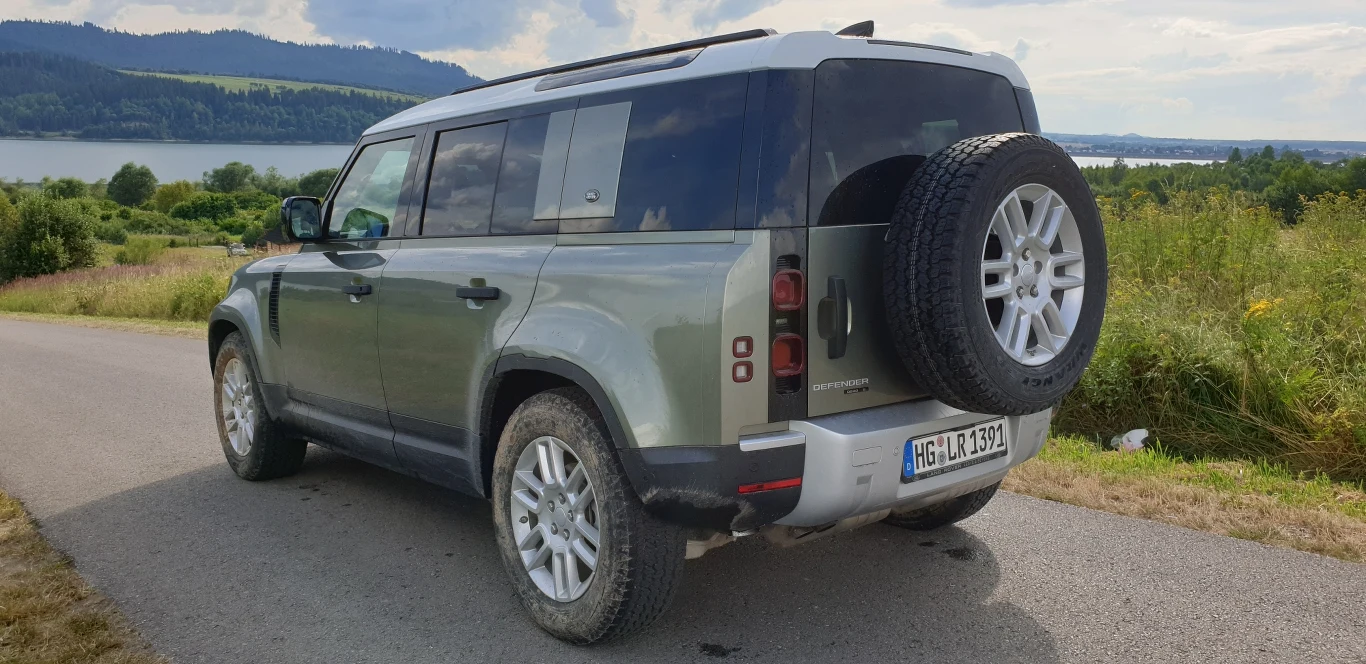 Land Rover Defender 2020 na zdjęciach
