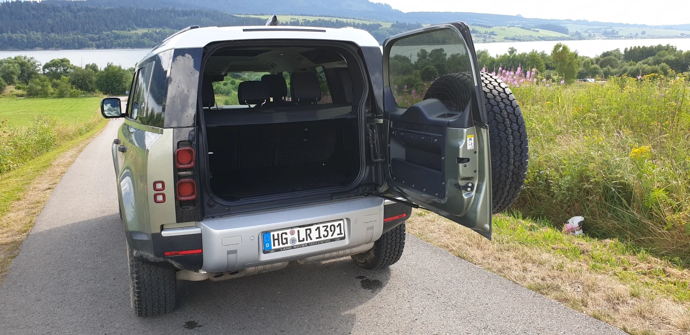 Land Rover Defender 2020 na zdjęciach