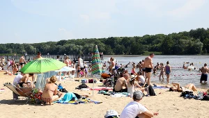 Wypoczywający nad jeziorem Rusałka (zdj. ilustracyjne)