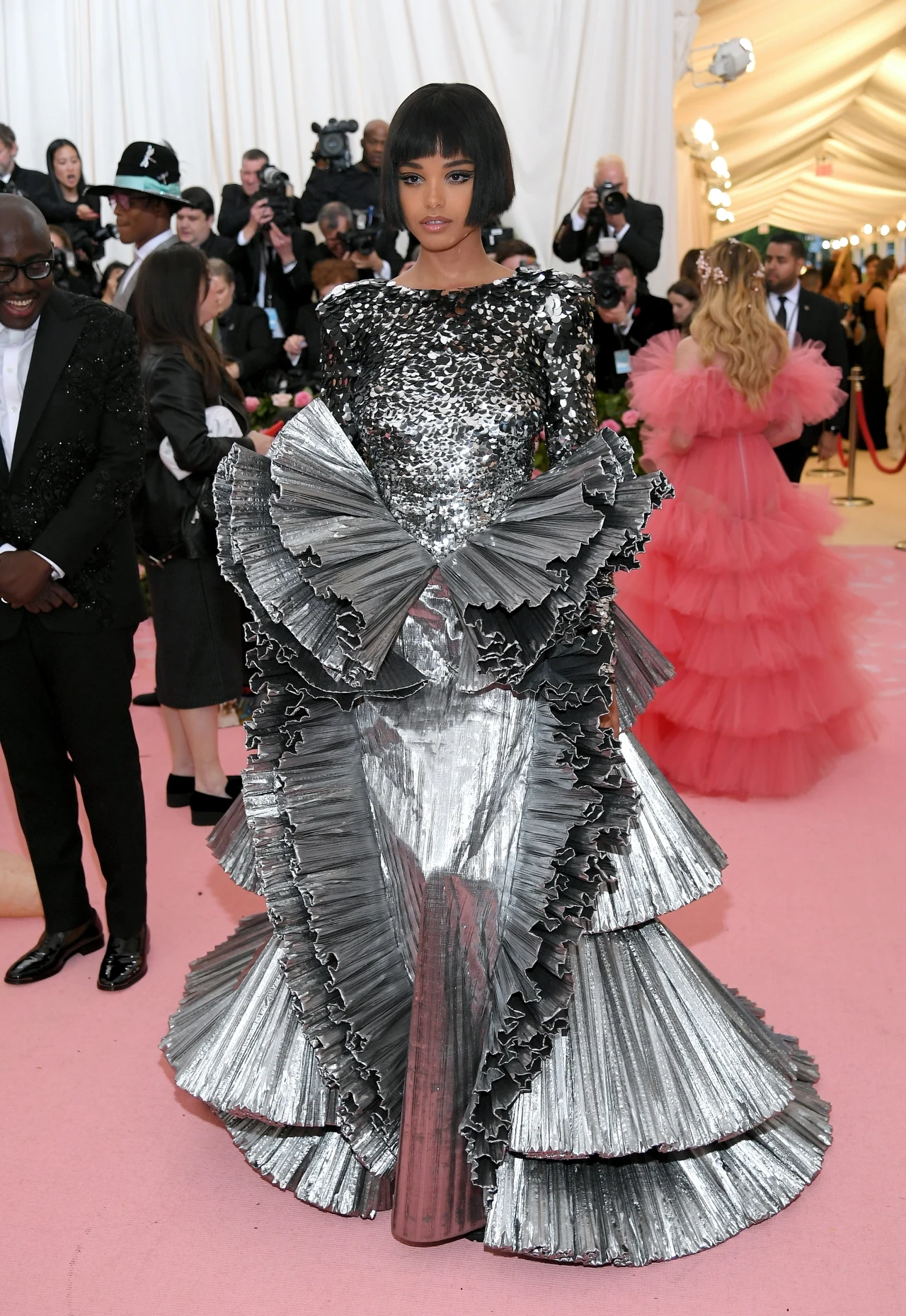 Ella Balinska często pojawia się na różnych galach, jej kreacje wzbudzają powszechny zachwyt. Projektanci uwielbiają z nią współpracować, ale wydaje się, że młoda gwiazda stawia teraz na aktorską karierę.

Na zdjęciu: Ella Balinska - Met Gala 2019