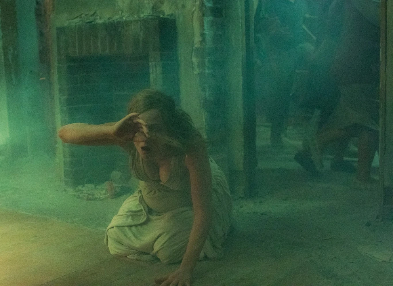 W 2015 roku Lawrence wystąpiła w "Joy", biografii Joy Mangano - kobiety, która wynalazła mopa. Aktorka otrzymała za tę rolę swoją czwartą i póki co ostatnią nominację do Oscara. Rok później Lawrence zagrała u boku Chrisa Pratta w melodramacie s-f "Pasażerowie". Hucznie zapowiadany film okazał się błahą opowiastką, która nie zainteresowała widzów i została zniszczona przez krytykę.

W 2017 roku Lawrence zagrała główną rolę w "mother!" Darrena Aronofsky’ego. Wcieliła się w żonę pisarza (Javier Bardem), która wyczekuje dziecka. Wokół niej zaczynają dziać się jednak niewytłumaczalne rzeczy. Film podzielił krytyków. Niektórzy uznali go za arcydzieło, inni za histeryczny bełkot. Lawrence otrzymała za niego swoją pierwszą nominację do Złotej Maliny dla najgorszej aktorki.