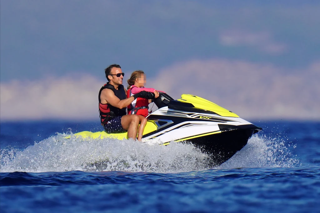 Emmanuel Macron na wakacjach