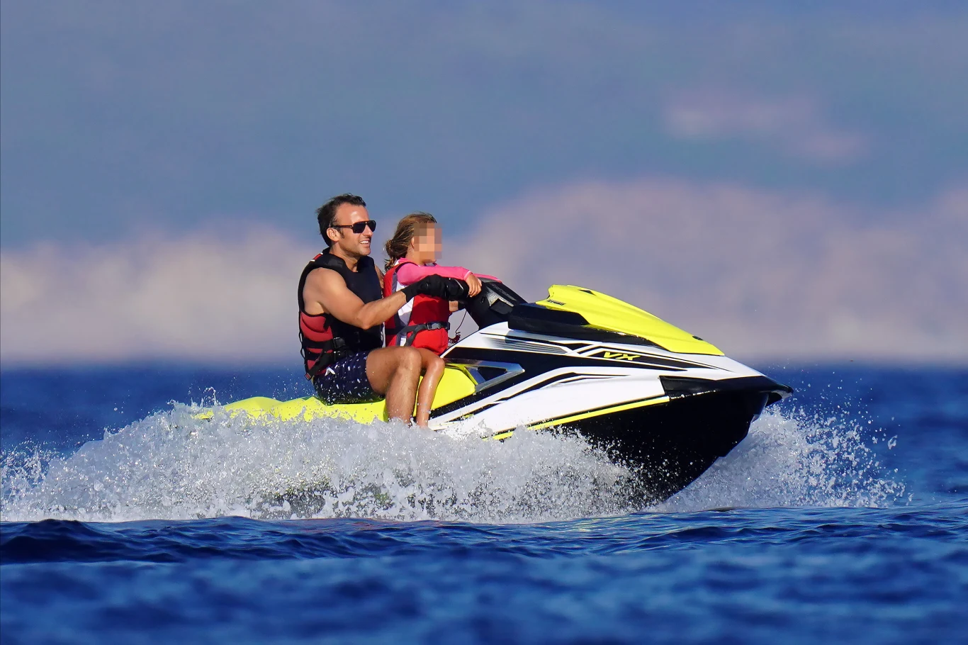 Emmanuel Macron na wakacjach