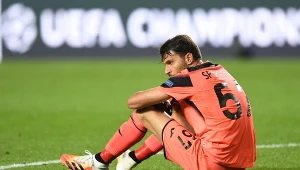 Załamany bramkarz Atalanty Marco Sportiello po porażce z PSG