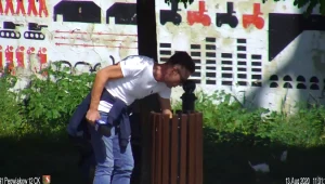 Dziennikarz TVP uwieczniony przez kamery miejskiego monitoringu