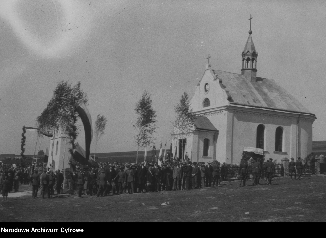 Dytiatyn, widok ogólny uroczystosci przy kaplicy wzniesionej na mogile poległych w walkach 1920 r. 