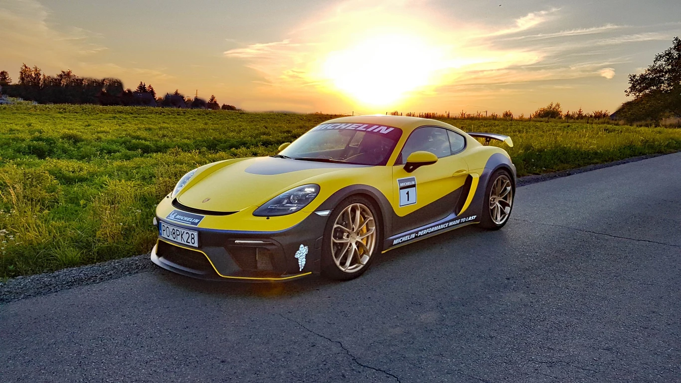 Porsche 718 Cayman GT4 Porsche 718 Cayman GT4
