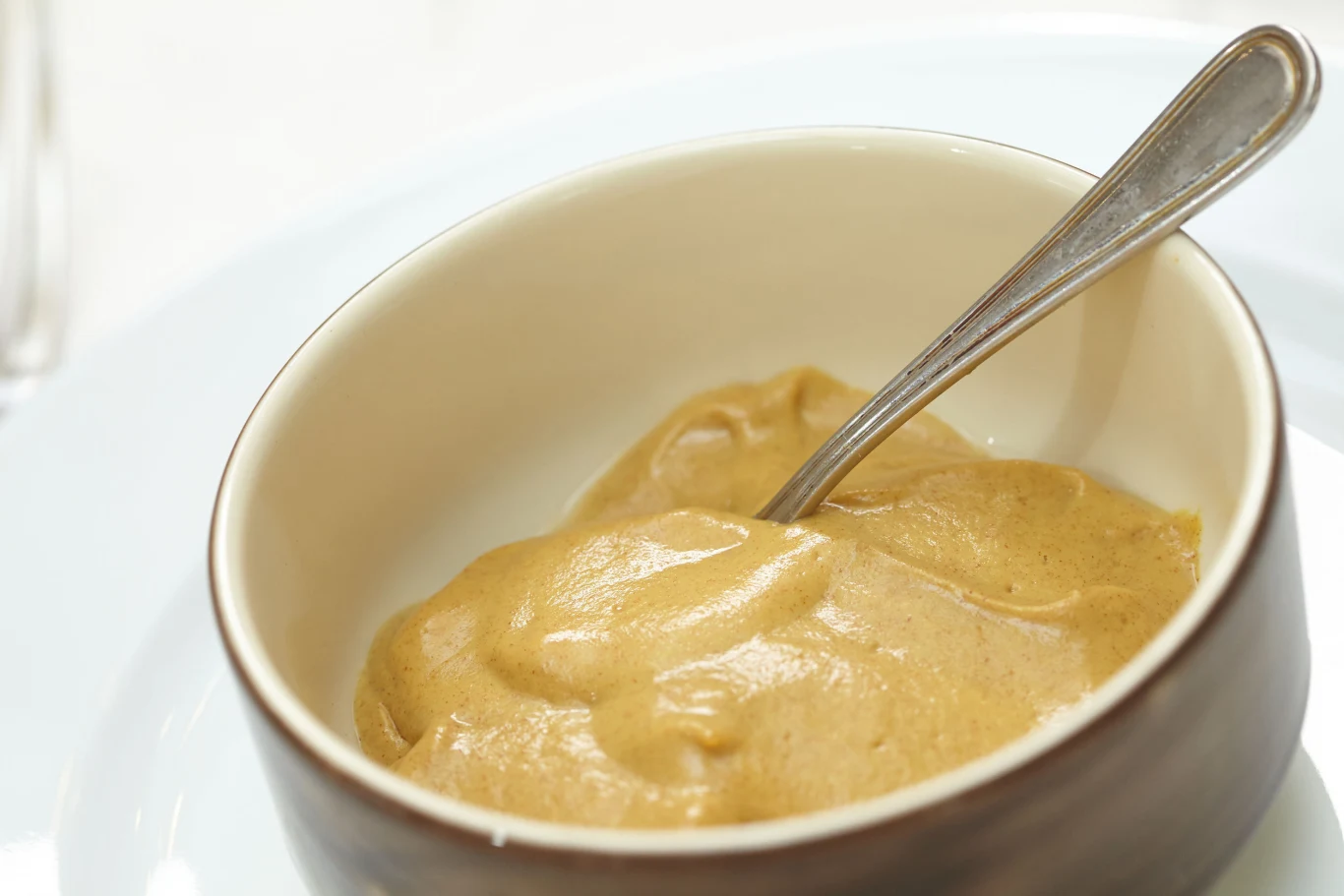 Musztarda dijon świetnie podkręci smak nudnej surówki z marchewki