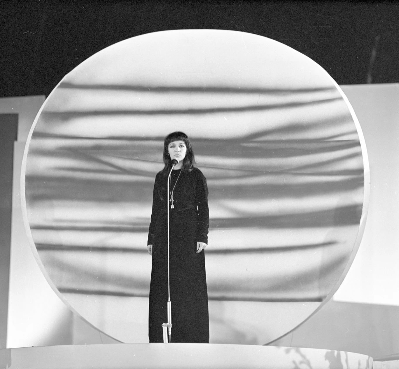 Ewa Demarczyk, VII Miedzynarodowy Festiwal Piosenki w Sopocie w 1967 r. Ewa Demarczyk, VII Miedzynarodowy Festiwal Piosenki w Sopocie w 1967 r.