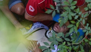 Remco Evenepoel po upadku do wąwozu 