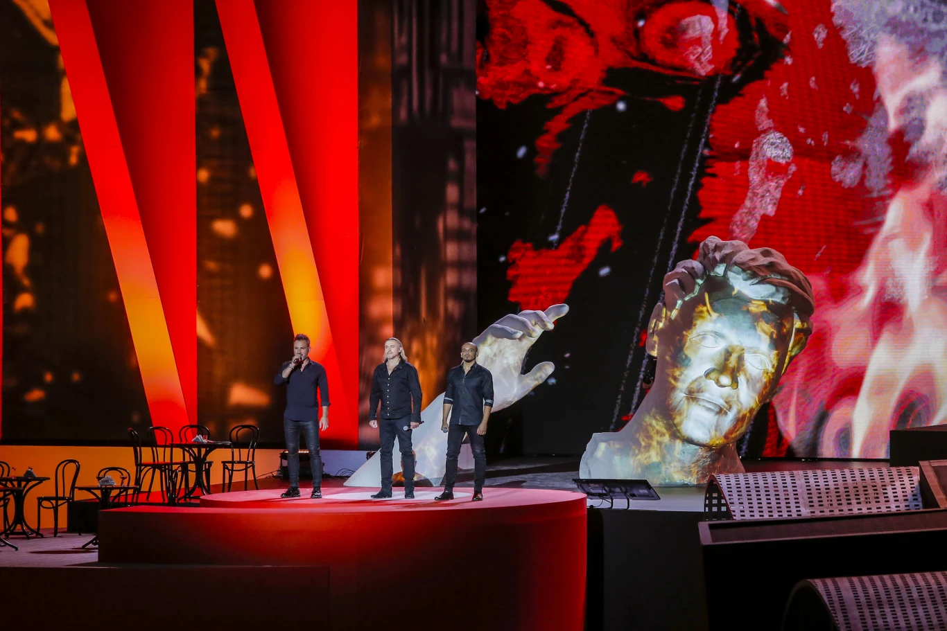 "Sytuacja polityczna w Polsce i jarzmo okupacji nie pozwoliły dotychczas narodowi polskiemu wypowiedzieć się swobodnie o swym losie. Dzięki zmianom, które nastąpiły wskutek świetnych zwycięstw armii sprzymierzonych – wznowienie niepodległości i suwerenności Polski staje się odtąd faktem dokonanym. Państwo polskie powstaje z woli całego narodu i opiera się na podstawach demokratycznych " - przytaczał słowa marszałka Gajewski.