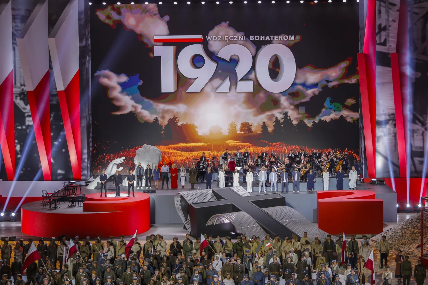 W sobotę (15 sierpnia) o godzinie 20 na PGE Narodowym (transmisja w TVP1 i Polskim Radiu) odbyło się widowisko muzyczno-historyczne "1920. Wdzięczni Bohaterom".