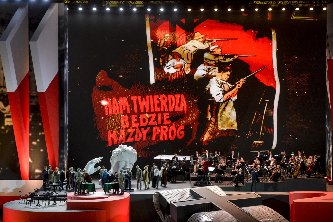 Koncert zakończył się odśpiewaniem hymnu Polski.