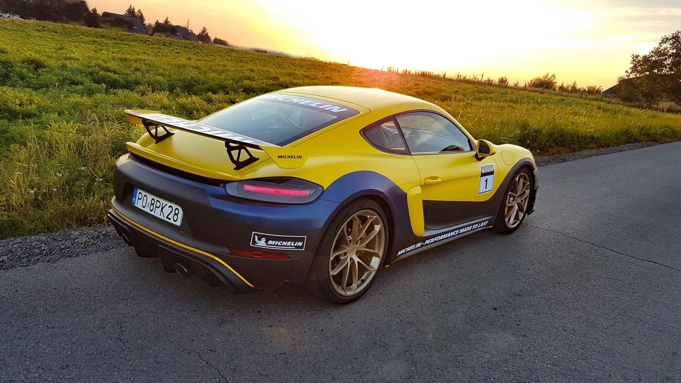 Porsche 718 Cayman GT4 Porsche 718 Cayman GT4