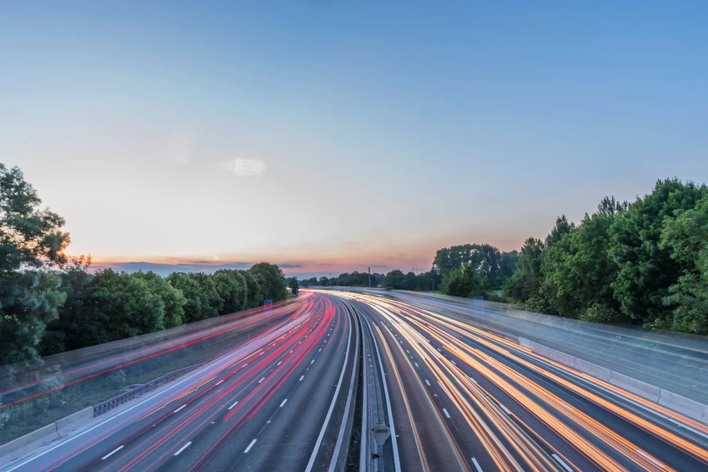 Pierwsza na świecie autonomiczna flota autobusów niedługo wyruszy na drogi