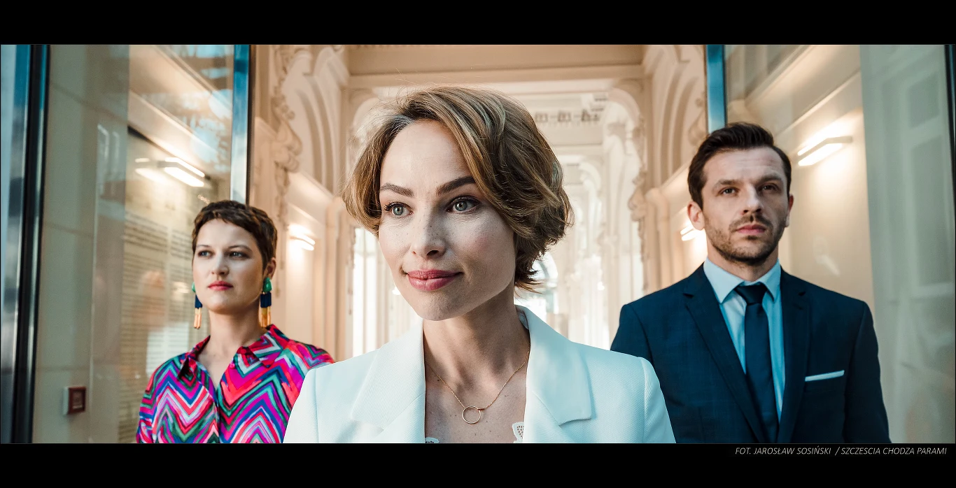 "Moja postać nie szuka miłości, ale zupełnym przypadkiem poznaje wymarzonego faceta i od razu pojawia się między nimi chemia" - mówi Weronika Książkiewicz, odtwórczyni roli Malwiny.