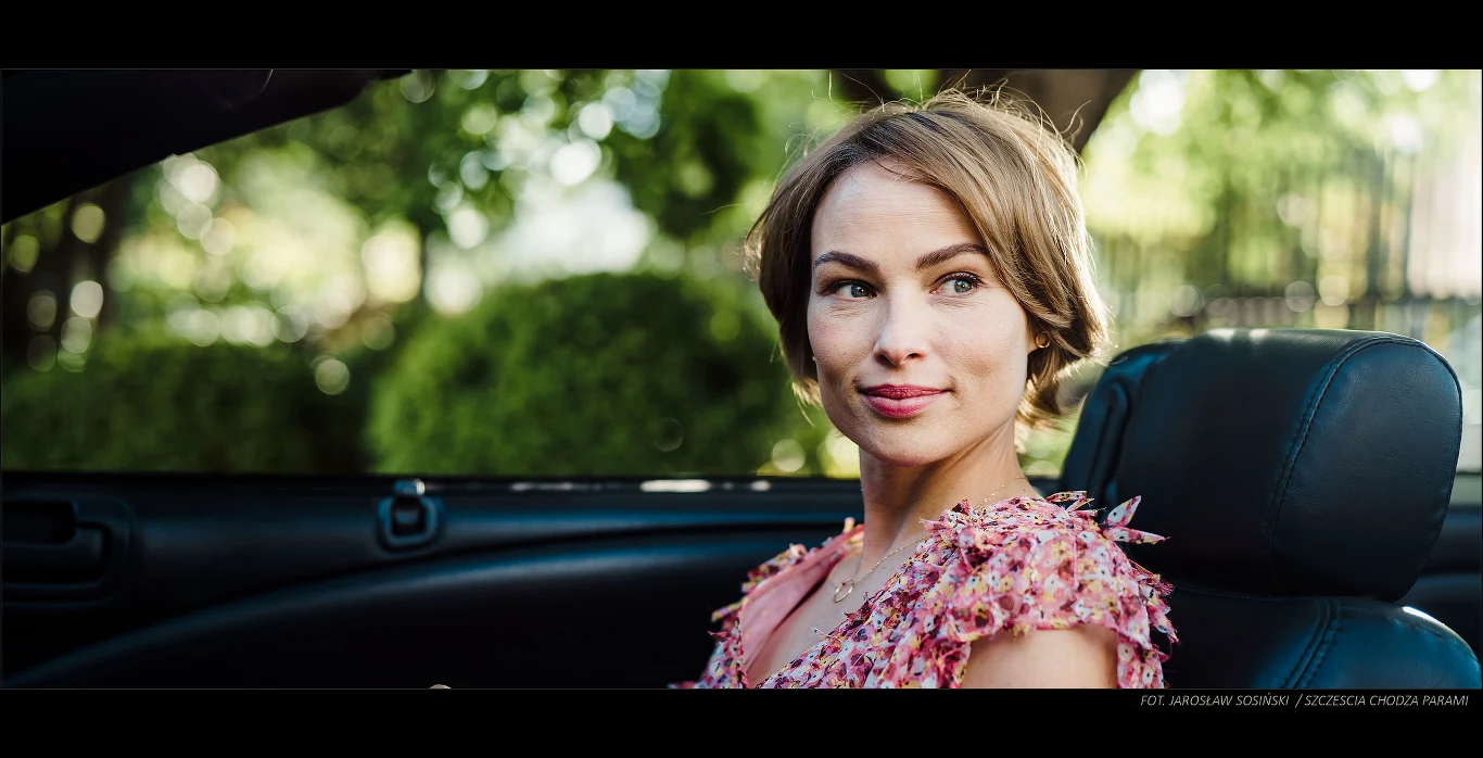 Przystojny i zabawny, mógłby być mężczyzną marzeń, gdyby nie to, że na kobiety działa jak czarny kot. Sprowadza na swoje wybranki pecha, który z hukiem kończy najbardziej płomienny romans.