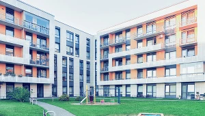 Pandemia powoduje, że szukamy innych mieszkań. Te na parterze w blokach stały się atrakcyjne