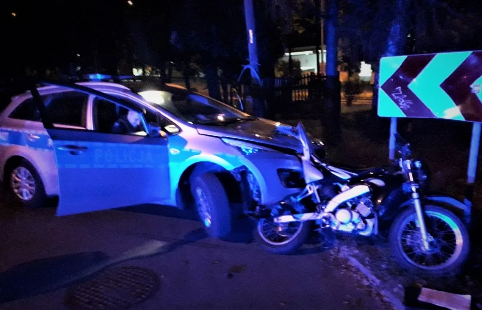 Radiowóz wjechał w motocykl, co zakończyło pościg Radiowóz wjechał w motocykl, co zakończyło pościg
