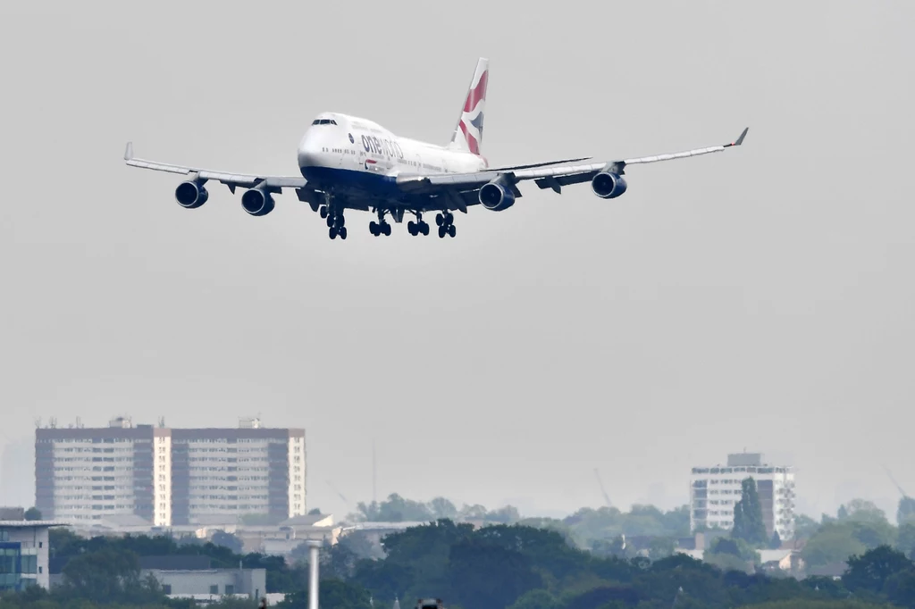 Boeing 747 linii Atlas Air leciał z pękniętą szybą. Konieczne było awaryjne lądowanie