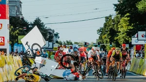 Koszmarny wypadek Fabio Jakobsena na mecie 1. etapu Tour de Pologne w Katowicach