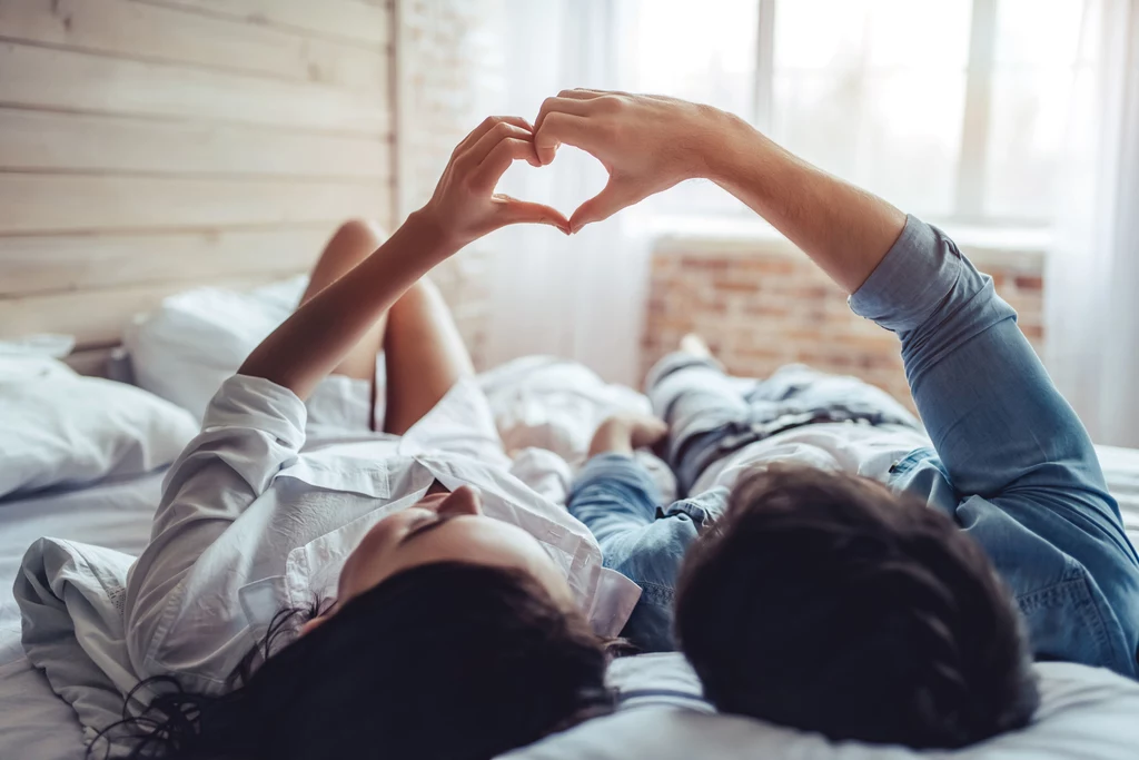 Panna Partner spod znaku Panny nie jest odpowiedni dla wszystkich. To perfekcjonista, który chce mieć nad wszystkim kontrolę. Jeżeli jesteś bałaganiarą i nie przywiązujesz uwagi do szczegółów, odpuść sobie, bo tylko będziecie się ze sobą męczyć. Pasuje do emocjonalnie dojrzałej kobiety, która szuka w życiu stabilizacji. Potrafi się zachować, jest opanowany i zazwyczaj dba o swoją ukochaną. Fajerwerków może nie będzie, ale to dobry partner do poważnego związku. Panowie spod znaku Panny nie wytrzymają z kimś, kto non stop buja w obłokach. Idealnie pasują do nich przyziemne Byki i Koziorożce. Skorpiony i Raki na ogół też znajdują z nimi wspólne tematy. Panna Partner spod znaku Panny nie jest odpowiedni dla wszystkich. To perfekcjonista, który chce mieć nad wszystkim kontrolę. Jeżeli jesteś bałaganiarą i nie przywiązujesz uwagi do szczegółów, odpuść sobie, bo tylko będziecie się ze sobą męczyć. Pasuje do emocjonalnie dojrzałej kobiety, która szuka w życiu stabilizacji. Potrafi się zachować, jest opanowany i zazwyczaj dba o swoją ukochaną. Fajerwerków może nie będzie, ale to dobry partner do poważnego związku. Panowie spod znaku Panny nie wytrzymają z kimś, kto non stop buja w obłokach. Idealnie pasują do nich przyziemne Byki i Koziorożce. Skorpiony i Raki na ogół też znajdują z nimi wspólne tematy.