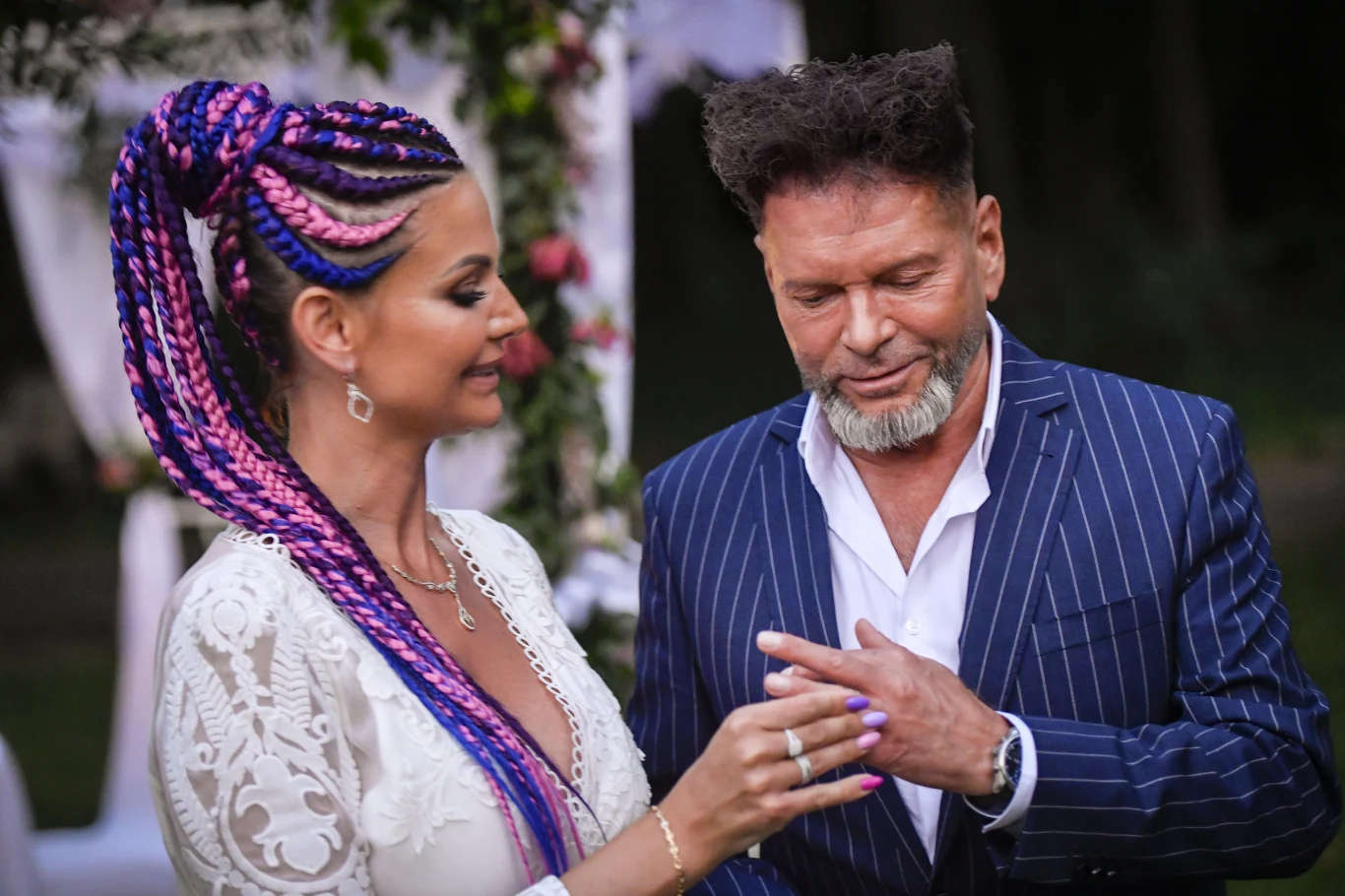 Maja i Krzysztof Rutkowscy świętują rocznicę ślubu. Maja i Krzysztof Rutkowscy świętują rocznicę ślubu.