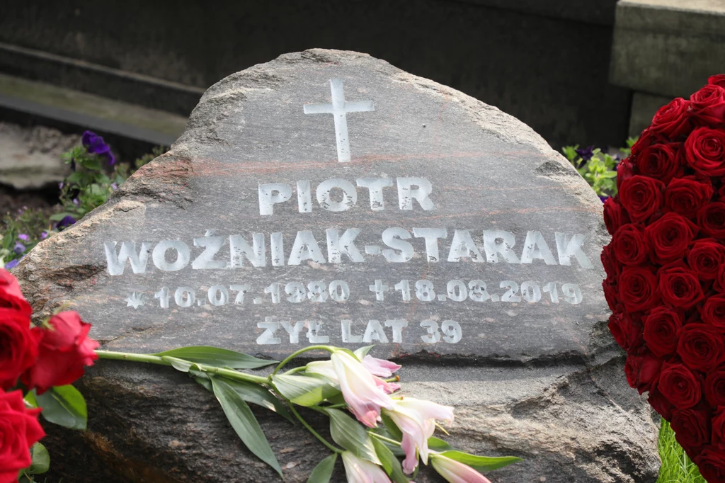 Piotr Woźniak-Starak zginął w tragicznym wypadku. Agnieszka Woźniak-Starak pragnie, by miał piękny pomnik