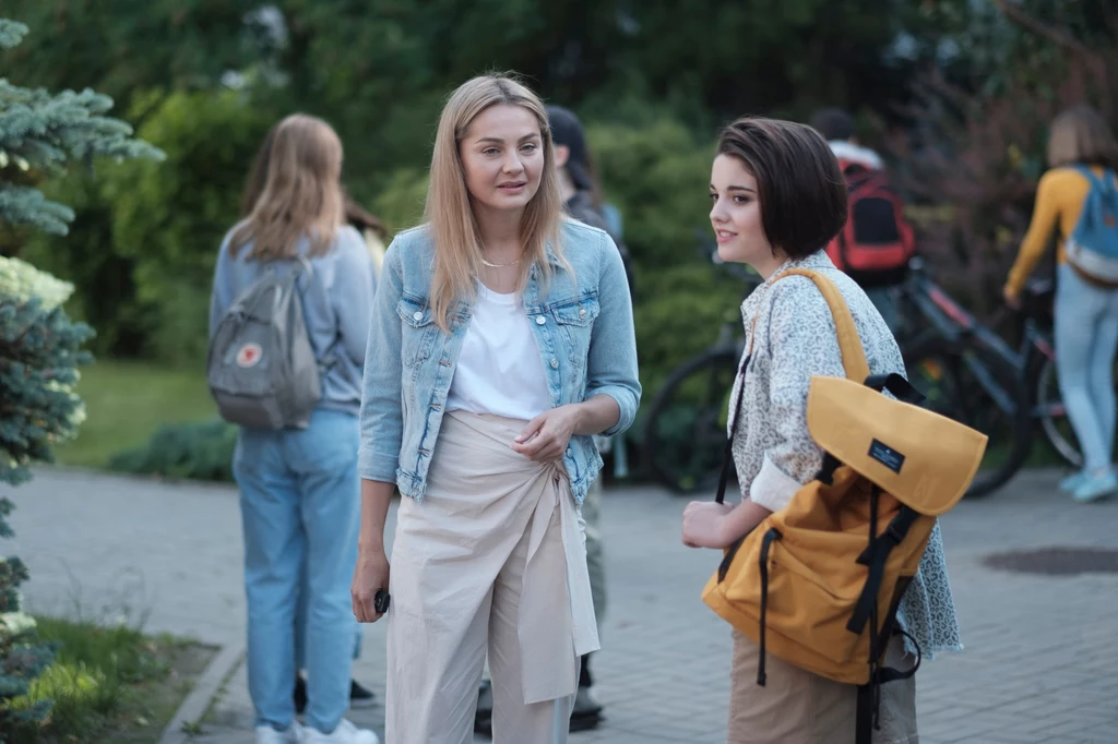 Pierwsze zdjęcia Alicji Wieniawy-Narkiewicz z planu serialu "Przyjaciółki". Pierwsze zdjęcia Alicji Wieniawy-Narkiewicz z planu serialu "Przyjaciółki".