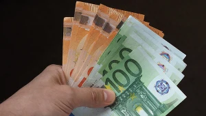 120 osób ma przez trzy lata otrzymywać bezwarunkowy