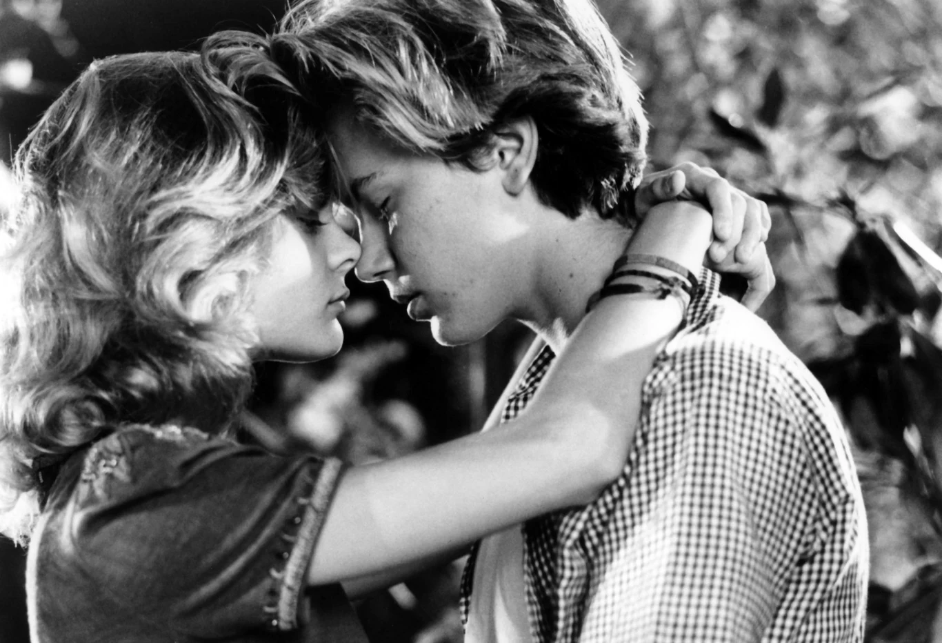 W 1988 roku świat zobaczył Pheonixa w dramacie "Stracone lata". Głośny film o rodzinie, która przez siedem lat ukrywała się przed FBI, przyniósł Riverowi nominację do Oscara.

Wydaje się, że młody aktor nie czuł się wówczas komfortowo tylko w jednej ze swoich ról. Mowa tutaj o roli młodej gwiazdy kina. Riverowi o wiele bardziej zależało na prowadzeniu cichego, alternatywnego stylu życia. Kariera w Hollywood szybko pokazała mu jednak, że znacząco odbiega to od wizji "chłopca z plakatu", jaką dla niego kreowano.