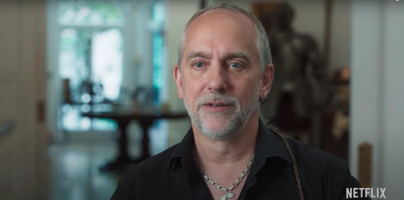 W pierwszym dowiemy się więcej o czasach, kiedy Space Invaders i Pac-Man królowały w salonach gier, a konsola Atari była spełnieniem marzeń domowych graczy, a w kolejnym poznamy początki Nintendo, które z miejsca skradło serca graczy Donkey Kongiem, a później konsolą NES.