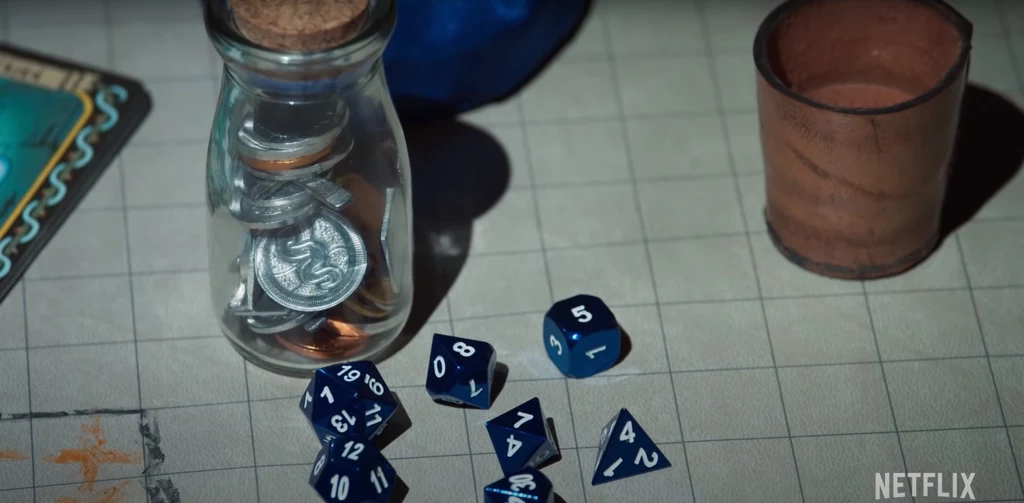 Nie zabraknie też wspominek na temat gier RPG, które zapoczątkowały mnogość wyborów i decyzji w grach wideo, firmy Sega i jej legendarnego superszybkiego Sonica, a także początków sportowych poczynań Electronic Arts, które zaczęły się od współpracy z legendą futbolu, Johnem Maddenem. Nie zabraknie też wspominek na temat gier RPG, które zapoczątkowały mnogość wyborów i decyzji w grach wideo, firmy Sega i jej legendarnego superszybkiego Sonica, a także początków sportowych poczynań Electronic Arts, które zaczęły się od współpracy z legendą futbolu, Johnem Maddenem.
