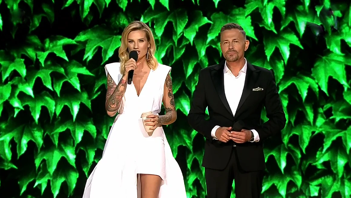 "Katastrofę klimatyczną można oglądać na własne oczy. Widziałem, jak rafa koralowa umiera" - mówił podczas koncertu Krzysztof Ibisz. Wraz z Karoliną Gilon regularnie zachęcali widzów i publiczność do aktywnego dbania o swoje otoczenie i planetę. 