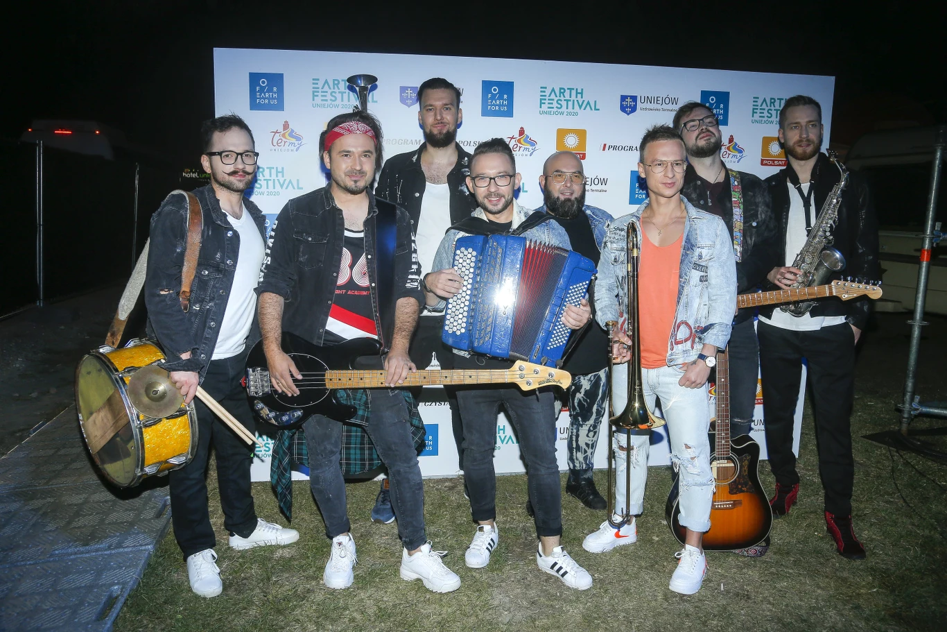 Enej wykonali utwory: "Kamień z napisem Love" i "Tak smakuje życie"