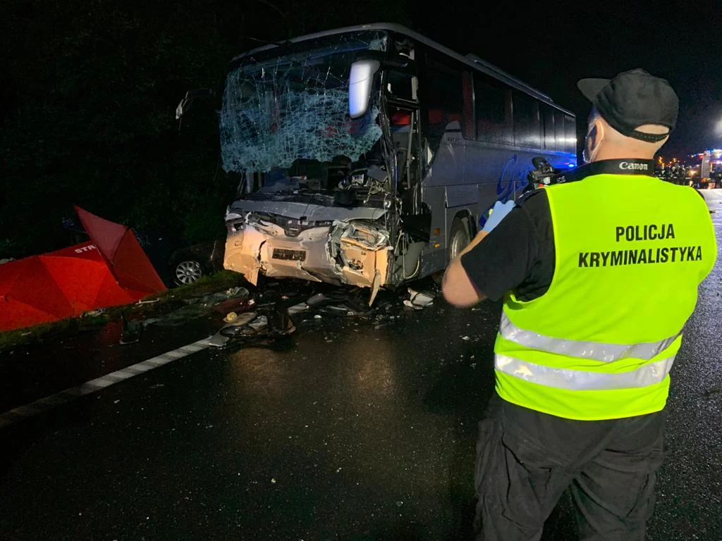 W czołowym zderzeniu busa i autokaru zginęło 9 osób