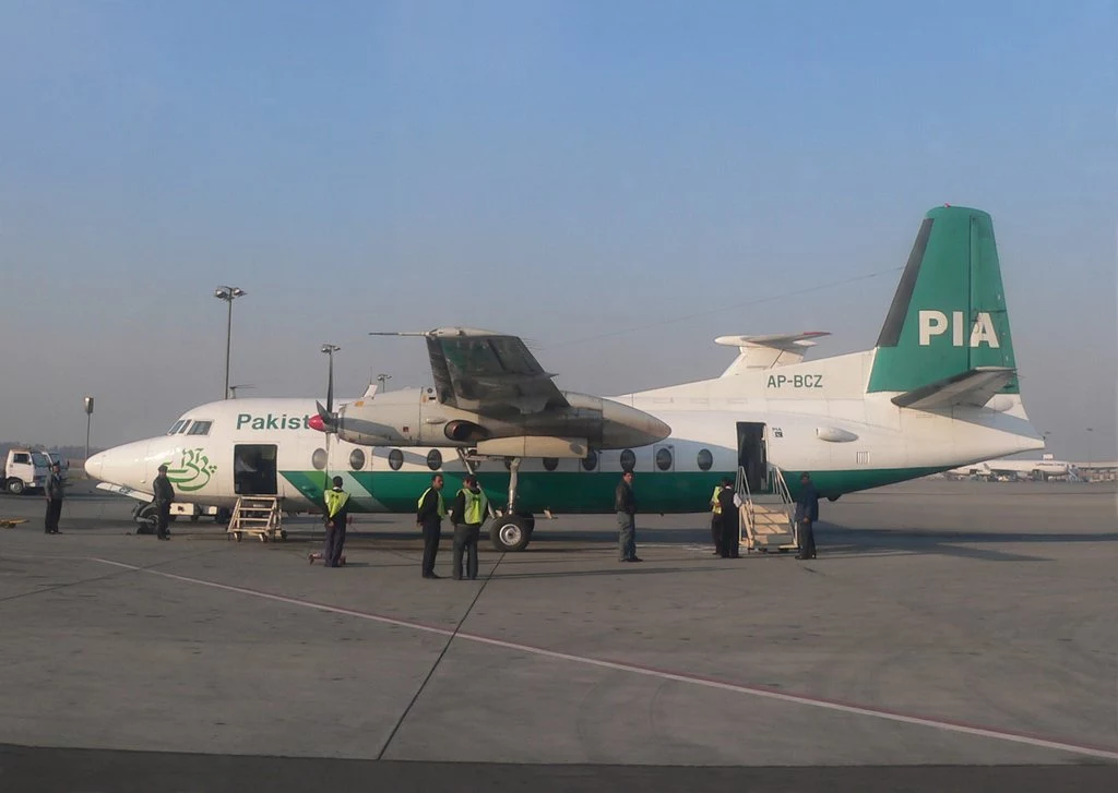 Fokker F27 na lotnisku w Lahore