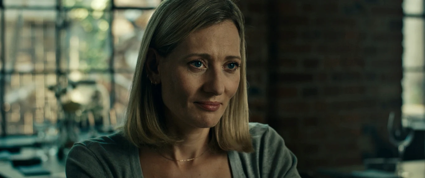 "Z Magdą poznaliśmy się przy okazji realizacji serialu 'Bez tajemnic'. Bardzo lubię jej ogromną wrażliwość i ekspresję. Prawdę powiedziawszy, gdy pisałem scenariusz, nie wyobrażałem sobie, aby zagrał ją ktoś inny" - mówi reżyser i scenarzysta Marek Lechki, twórca wielokrotnie nagradzanego, kultowego "Erratum".
