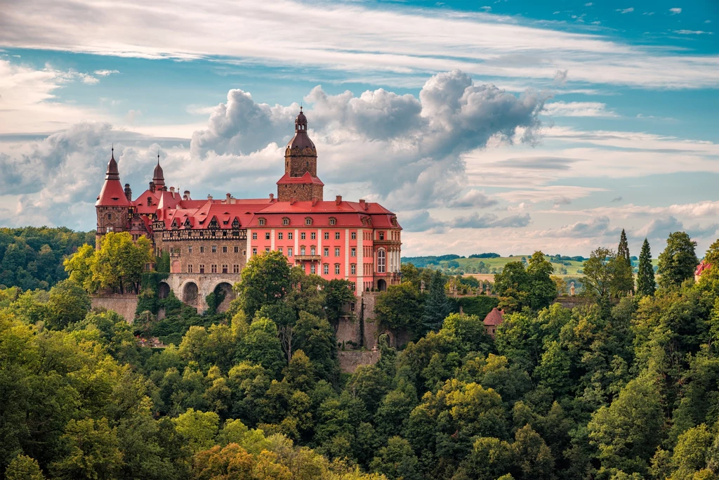 Część Korytarzy wydrążono pod zamkiem Książ