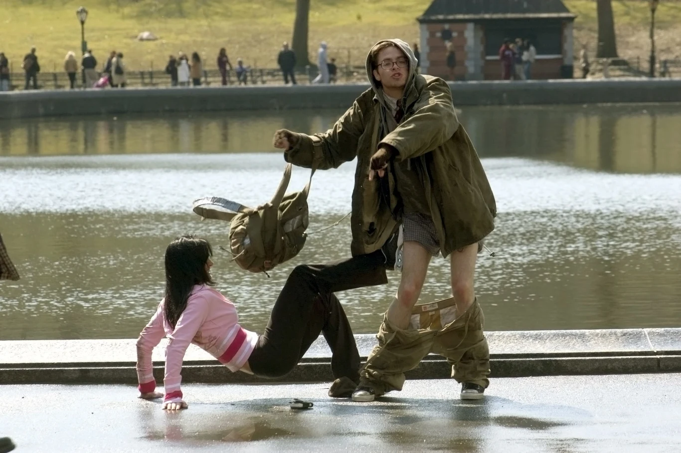 Pine, jako dobrze zapowiadająca się hollywoodzka młoda gwiazda, został "sparowany" z Lindsay Lohan na planie komedii "Całe szczęście" (2006). Ona grała urodzoną szczęściarę, on prawdziwego pechowca. Niespodziewane spotkanie doprowadzało do odmienienia się losów ich bohaterów.