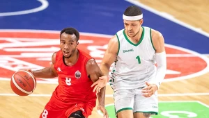 Lester Medford (z piłką) ze Startu Lublin