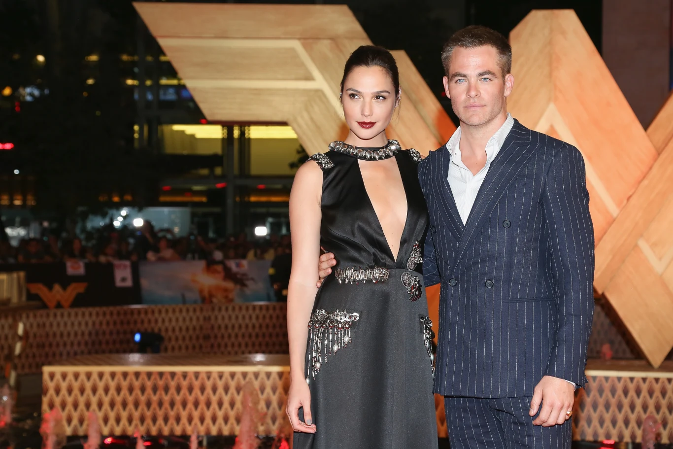 Najpiękniejsza para świata? Gal Gadot i Chris Pine na premierze "Wonder Woman"
